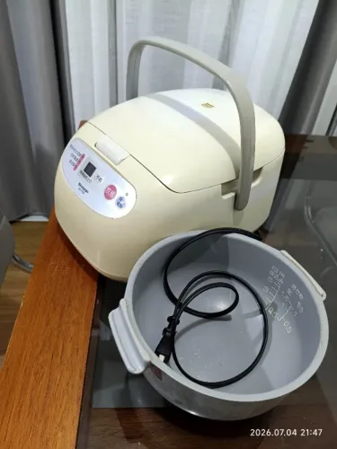 Panela Elétrica Sharp para cozimento de Arroz Rice Cooker Japonesa