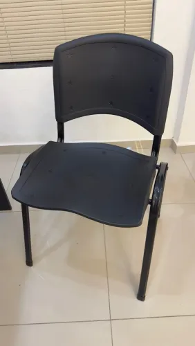 Jogo com 4 cadeiras reforçadas com pés de ferro