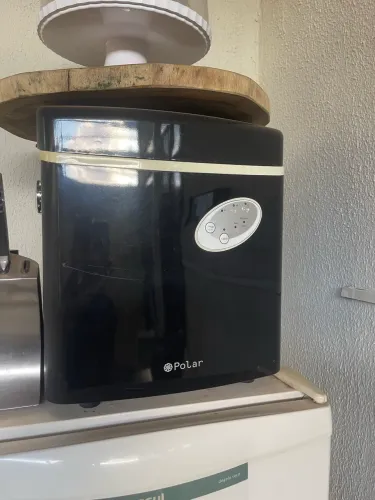 Máquina de Gelo Polar Ice Maker 15kg/dia Preta - Excelente Estado
