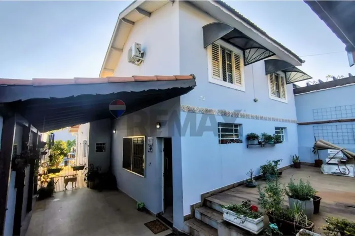 Casa com 3 dormitórios, 2 banheiros e com piscina no Jardim Holiday em São Pedro