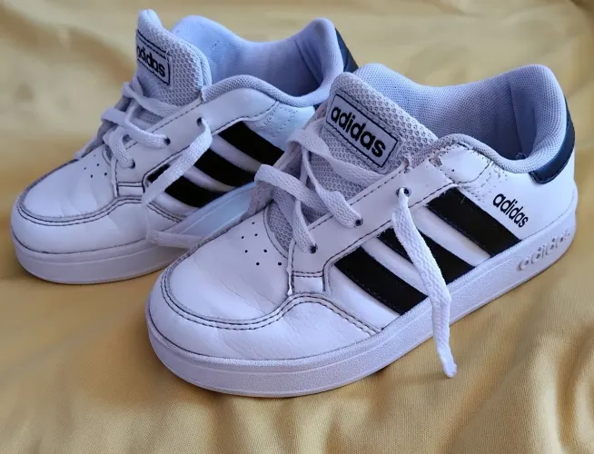 Tênis infantil Adidas 26