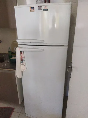 Vendo geladeira 
