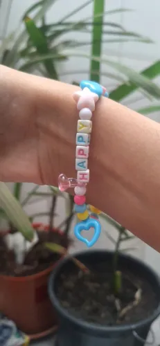 Bracelete de miçangas artesanal personalizado e pronto pra entrega