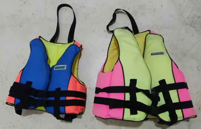 Kit com 2 Coletes Salva-Vidas Infantil 15 e 25kg da marca Ascot