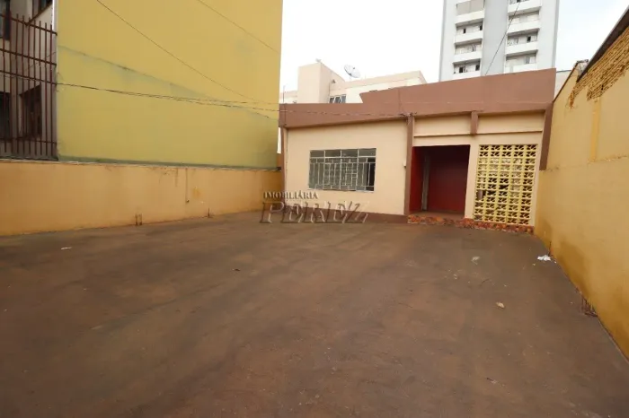 Casa comercial para alugar na Rua Mato Grosso no centro de Londrina.