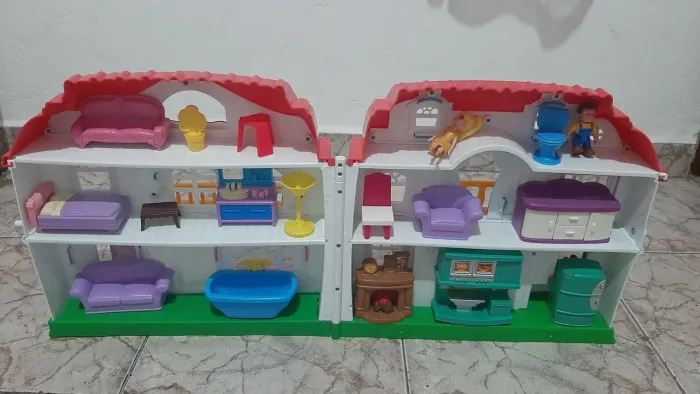 Casinha de plástico e 1 MDF + Jogos + Parque Aquático + Boneca da Gi