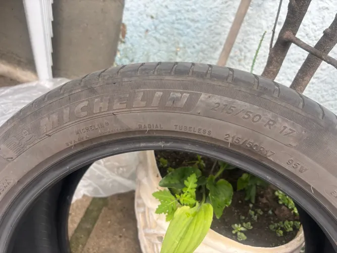 Par de pneu 215/50 R17