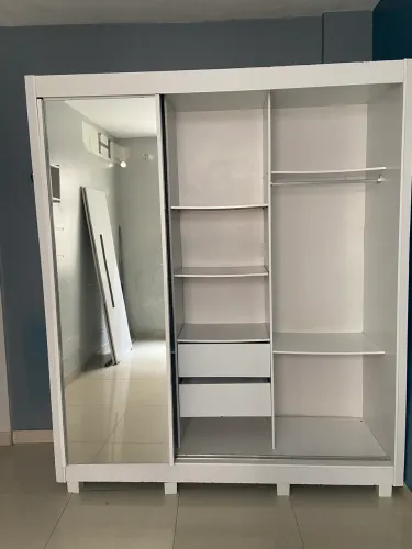 Vendo guarda-roupa, 2 portas com espelho 