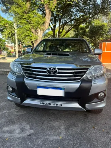 Toyota Hilux SW4 SRV D4-d 4X4 3.0 TDI Dies. AUT 2015