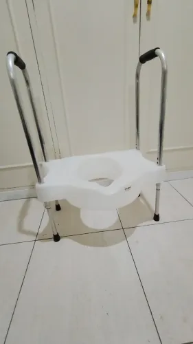 Assento Sanitário Elevado com Barras