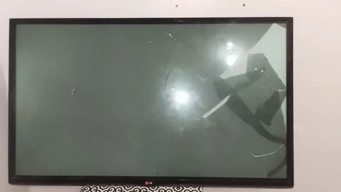 Vendo tv LG 50 polegadas pra retirada de peças