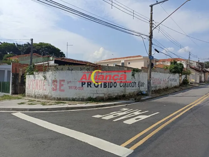 Terreno de esquina no Jardim Bom Clima com 260m² disponível para a venda!