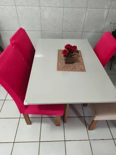 Mesa com 4 cadeiras