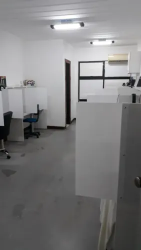 Sala mobiliada com 15 Baias, para Coworking ou Sala de Estudo, em Vilas do Atlântico