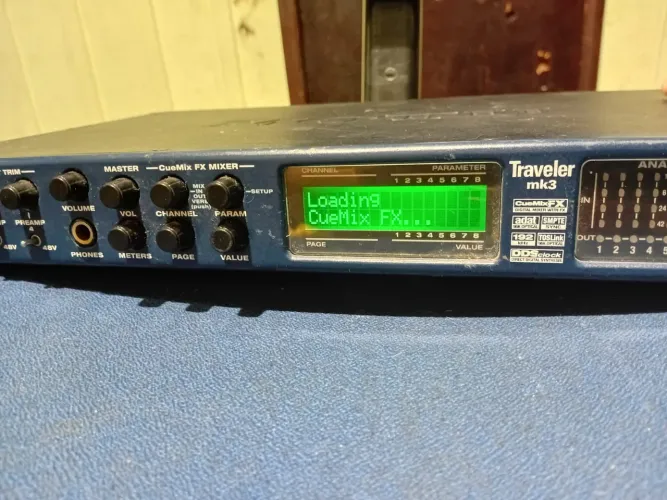 Vendo este aparelho interface motu traveler mk3  no estado como esta nas fotos 