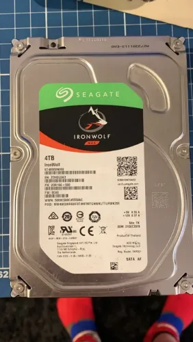 ?HD 4TB Seagate IronWolf NAS (ST4000VN008) - Estado de Novo