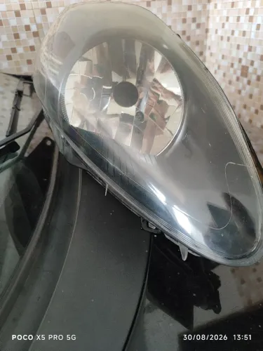 Vendo farol máscara negra , Fiat Punto 2011 !