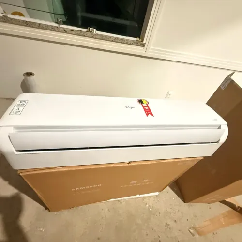 Ar condicionado 24000. Btu, com menos de 1 ano de uso, Elgin Praticamente Novo.