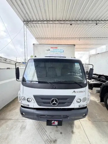 Mb Accelo 815 Ano 2015 c/ Baú de 6,20 Mts