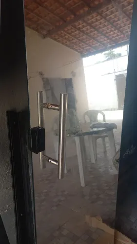 VENDO UMA PORTA DE VIDRO COMPLETO
