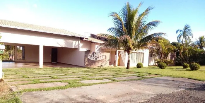 Casa com 3 Quartos à venda, 250 m² por R$ 2.300.000 - Bratislava - Cambé/PR