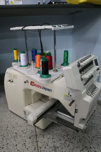 Máquina de bordar Happy 7 agulhas