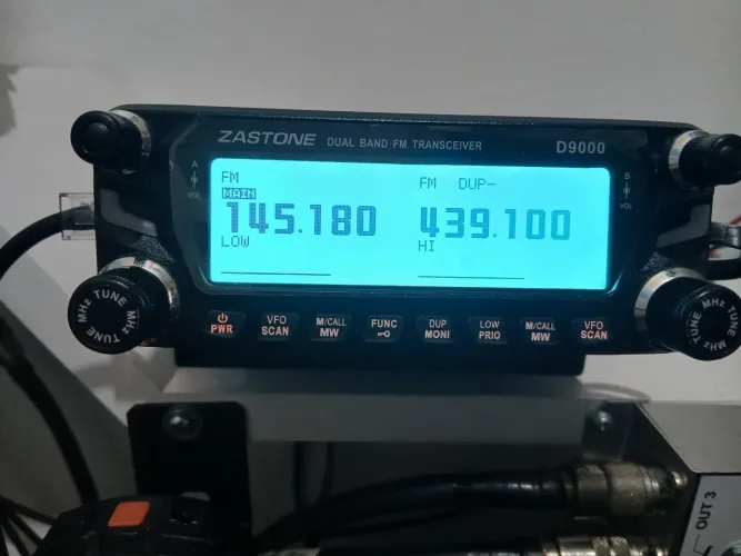 Rádio Zastone D9000 dual band