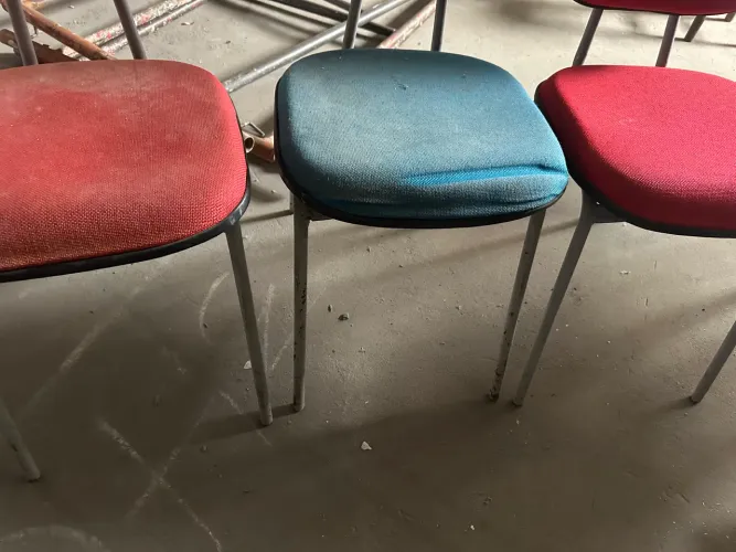 Cadeiras e banquetas