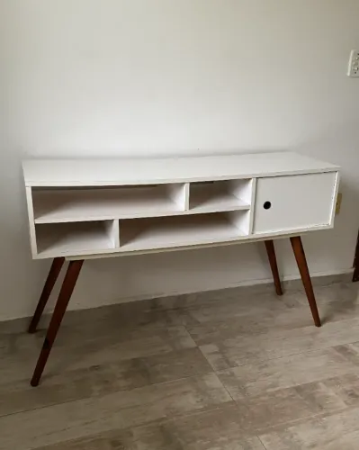 Rack branco estilo retrô