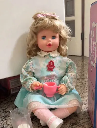 Linda boneca da estrela bolinha de sabão em ótimo estado funciona bem, pra quem coleciona.