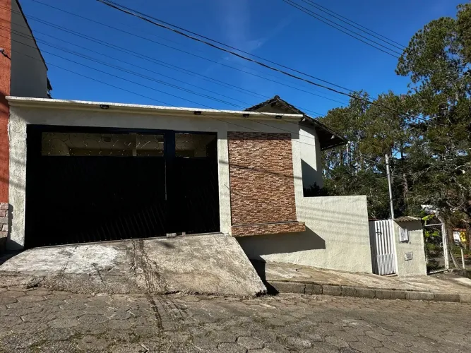 EXCELENTE CASA 3 QTS À VENDA NO VALE DOS PINHEIROS SÃO LOURENÇO/MG Ao Centro - São Louren