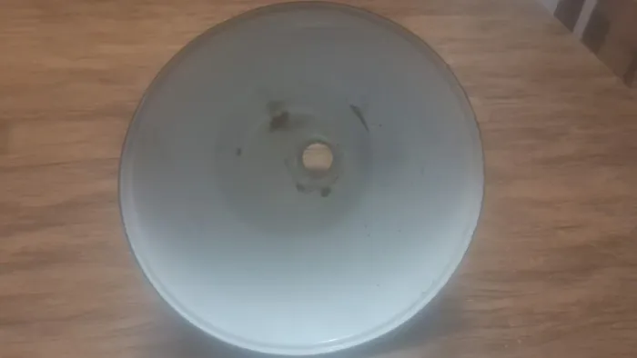 LUMINARIA ANTIGA RELIQUIA ESMALTADA COR VERDE FORA BRANCA DENTRO USADA PRA BAR LANCHONETE