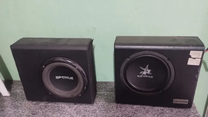 Vendo 2 Caixa Aplificada sub slim 