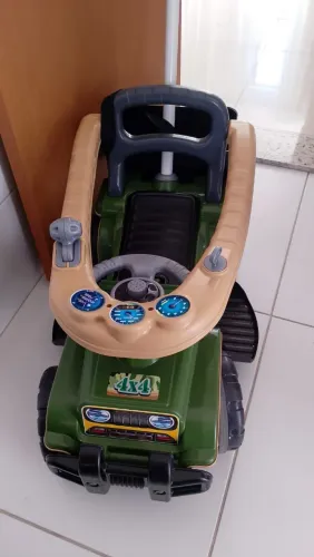 Vende-se carrinho, em boas condições e com pouco meses de uso valor a negociar
