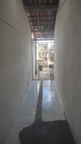 Alugo casa pequena no Colinas 400,00