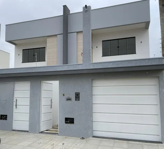 Casa com 97m², 3 dormitórios com 1 suite no bairro Felícia em Vitória da Conquista. Valor: