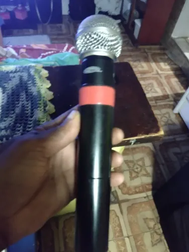 Vendo um microfone sem fio modelo TL4 Thunder Light