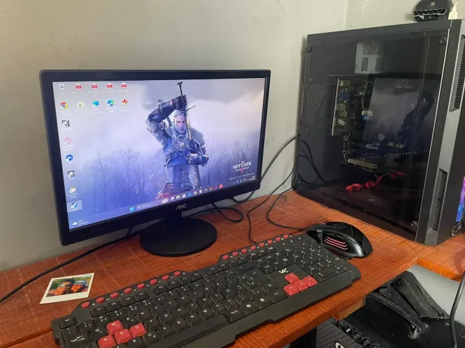 Computador Completo + Monitor AOC | 8GB RAM | 578GB