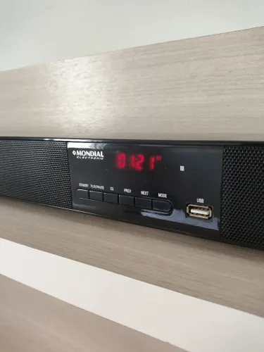 Soundbar Mondial SB-02 100W - Bluetooth, USB, rádio FM, subwoofer e controle remoto
