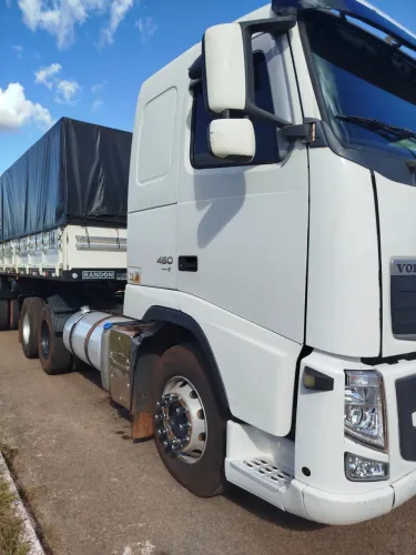 Volvo FH 460 4x2 automático e carreta Random 2021