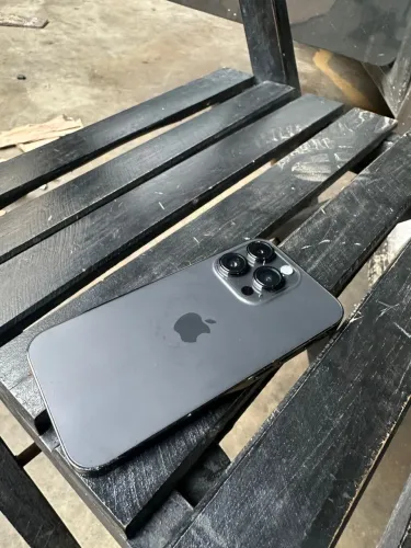 IPHONE 14 PRO. Todo original único dono, trincado mais funcionando perfeitamente