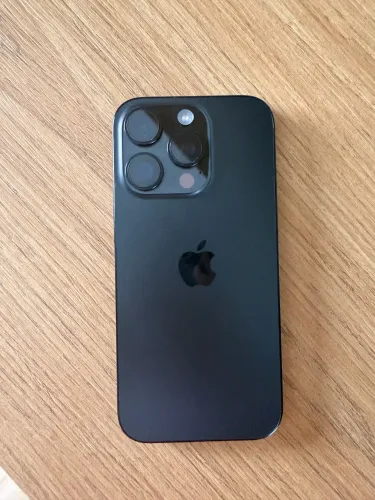 iPhone 16 pro 256gb (tela parcialmente trincada).