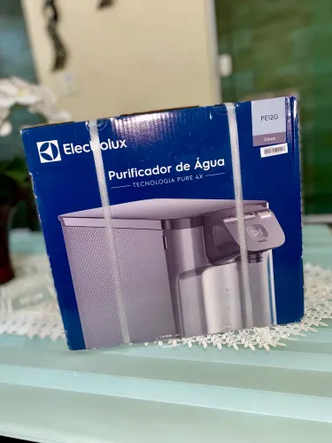 Purificador de Água (Gelada Fria e Natural) Electrolux (PE12G) com Filtro Carvão