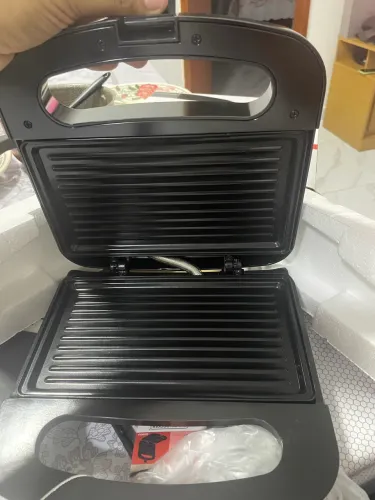 Sanduicheira NOVA COM nota fiscal 95$ 