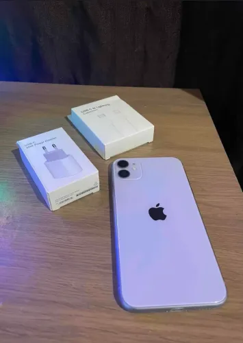 iPhone 11 mais 6 capinhas