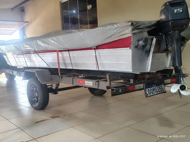 Barco 6 metros borda alta motor Yamaha 15 hp único dono