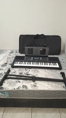 Teclado yamaha psr e373 semi-novo, usado poucas vezes