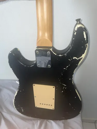 Guitarra Strinberg + pedal + cabos