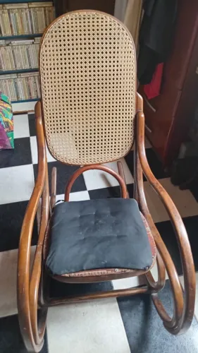 Cadeira de Balanço Austríaca Estilo Thonet