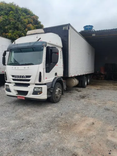 Iveco tector240e28 truck baú 